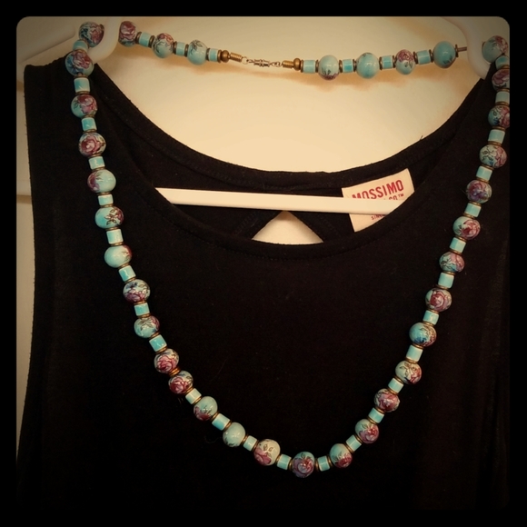 Beautiful beaded necklace - Picture 2 of 5